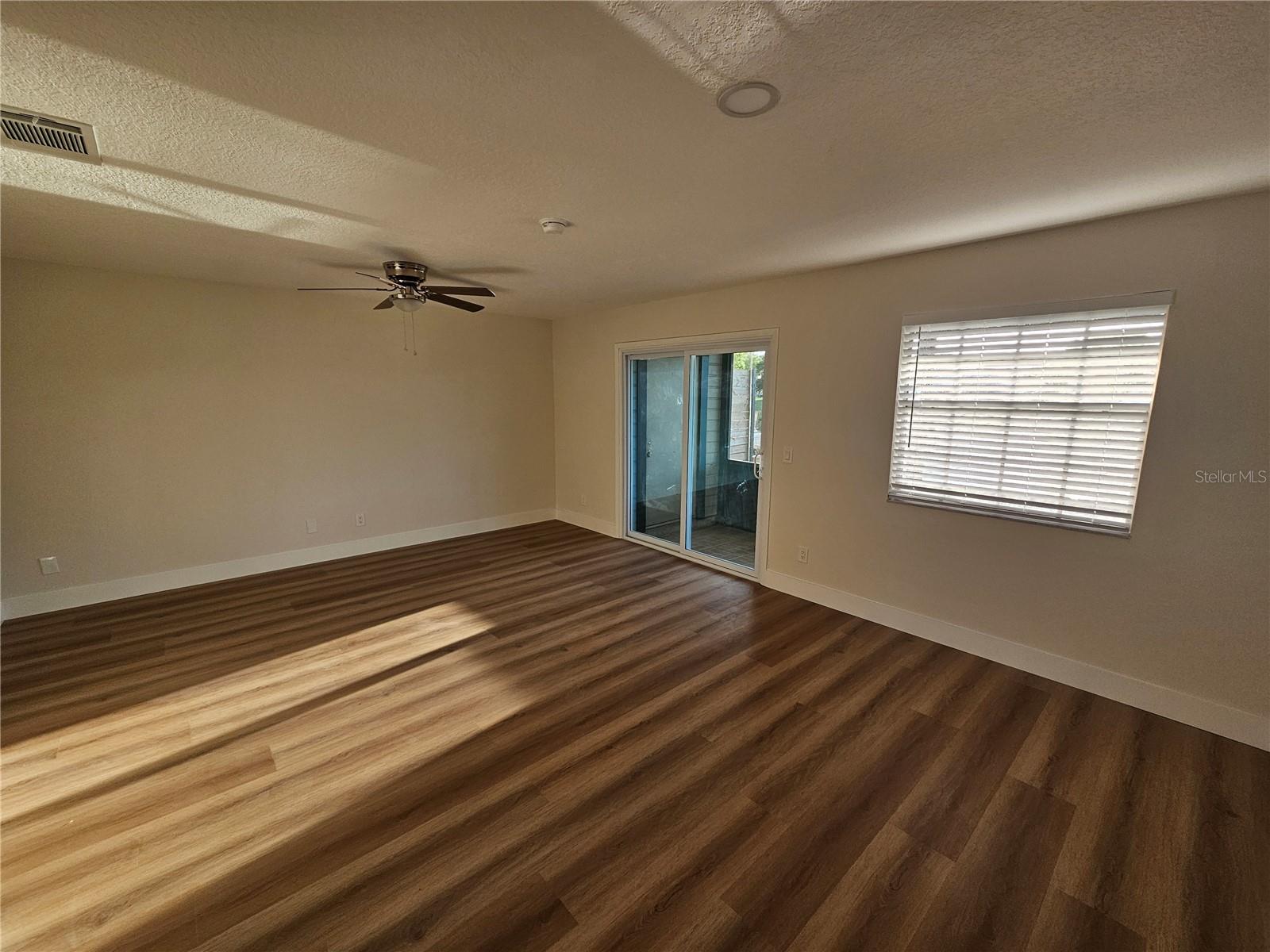 WHISPER LAKES - Residential