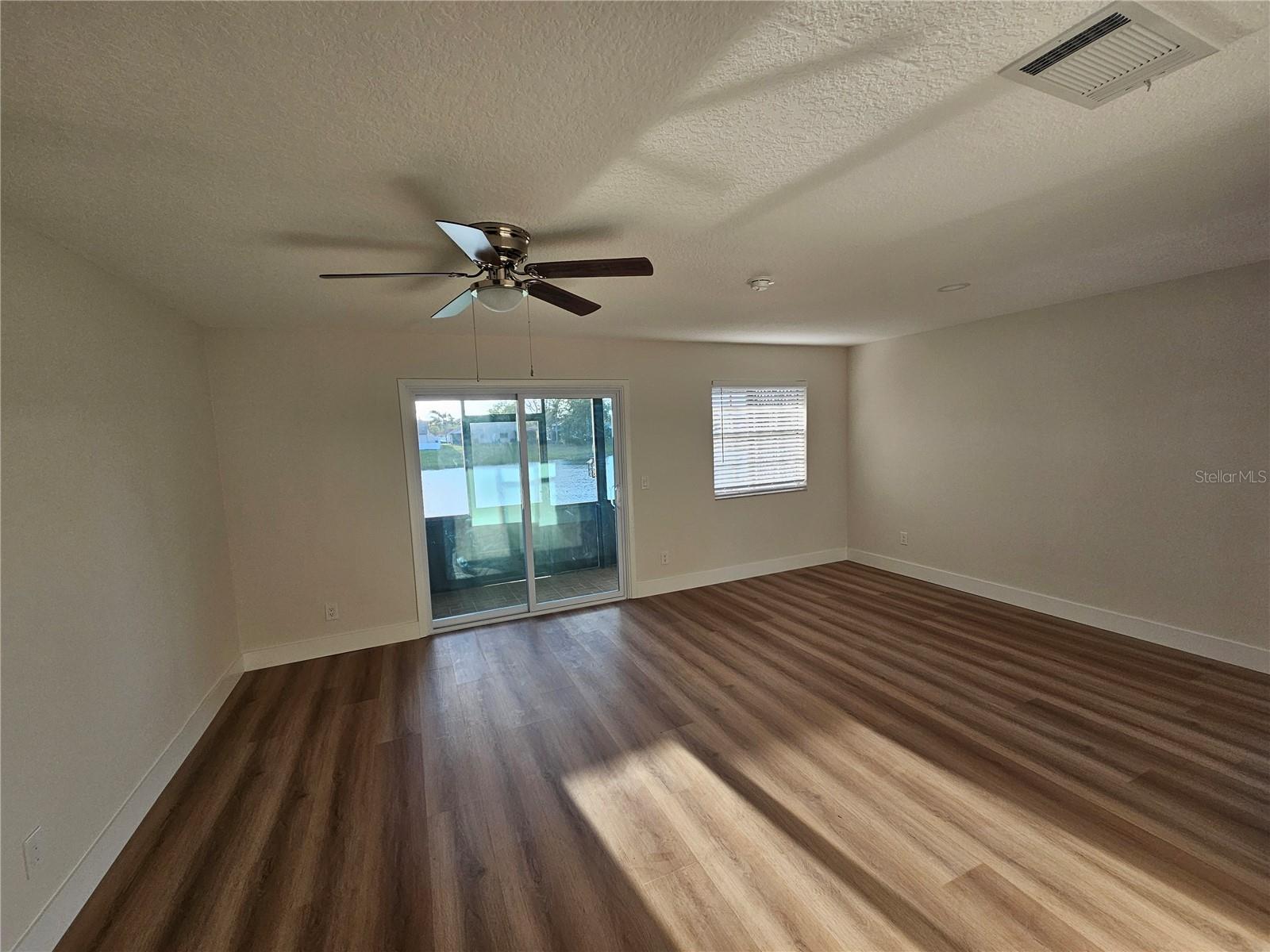 WHISPER LAKES - Residential