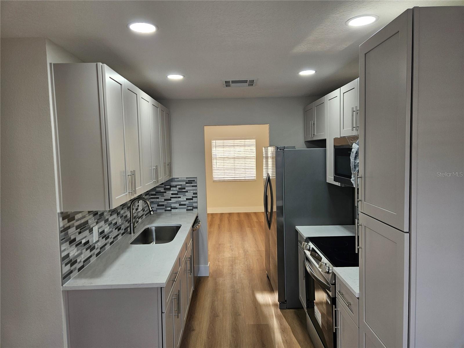 WHISPER LAKES - Residential