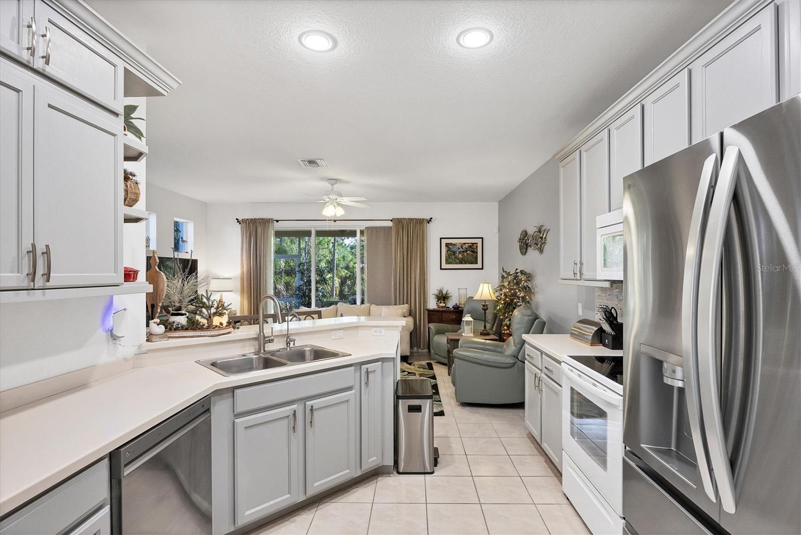 TOWNS AT LAKESIDE - Residential