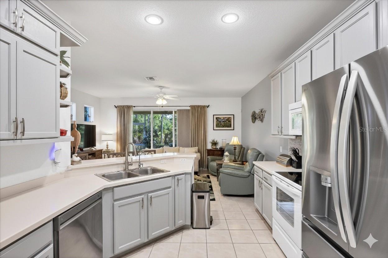 TOWNS AT LAKESIDE - Residential