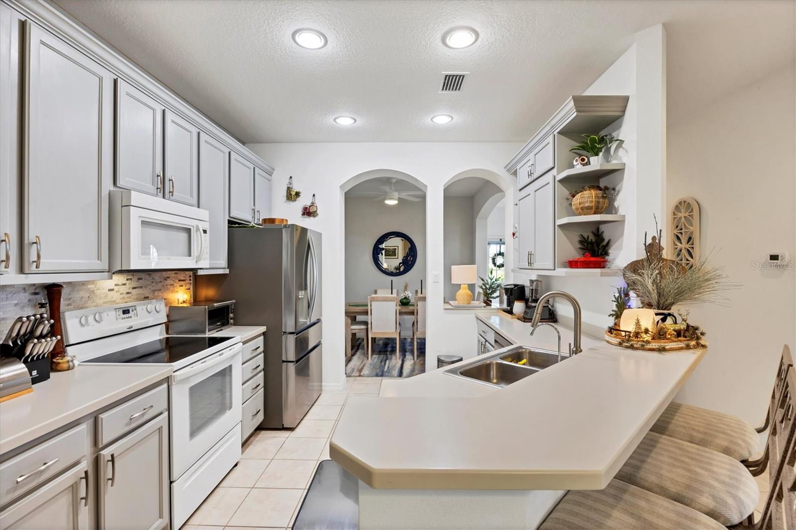 TOWNS AT LAKESIDE - Residential