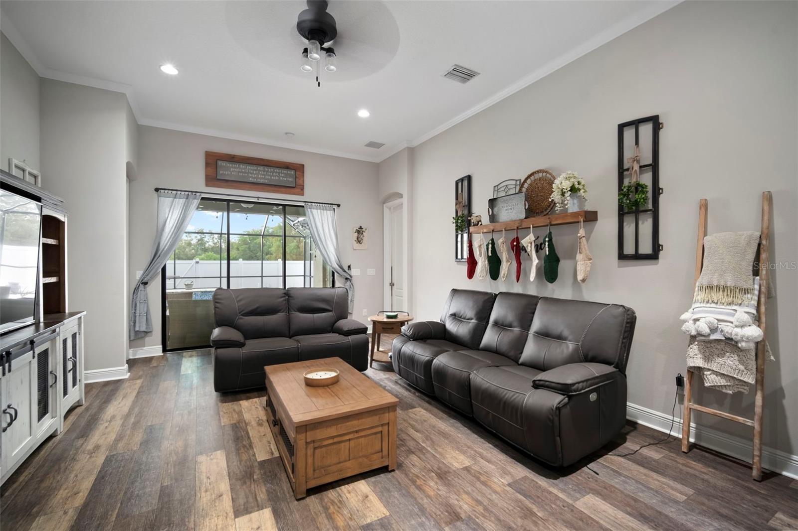 PADDOCK MANOR - Residential