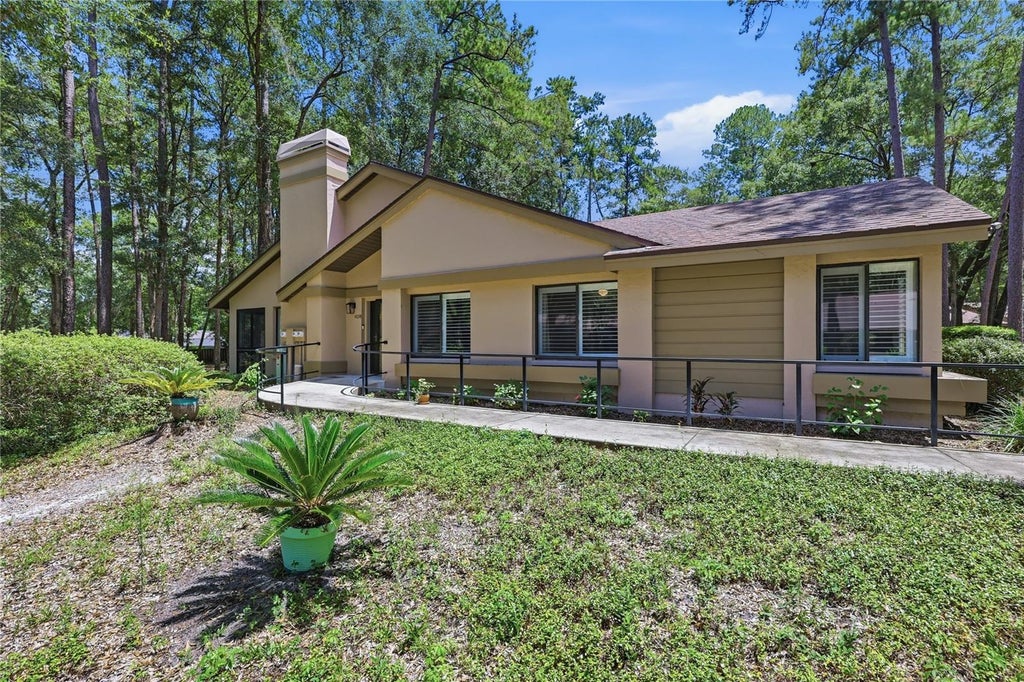 Photo of 4039 NW 23rd Circle, Gainesville, FL 32605 (MLS # GC542681)