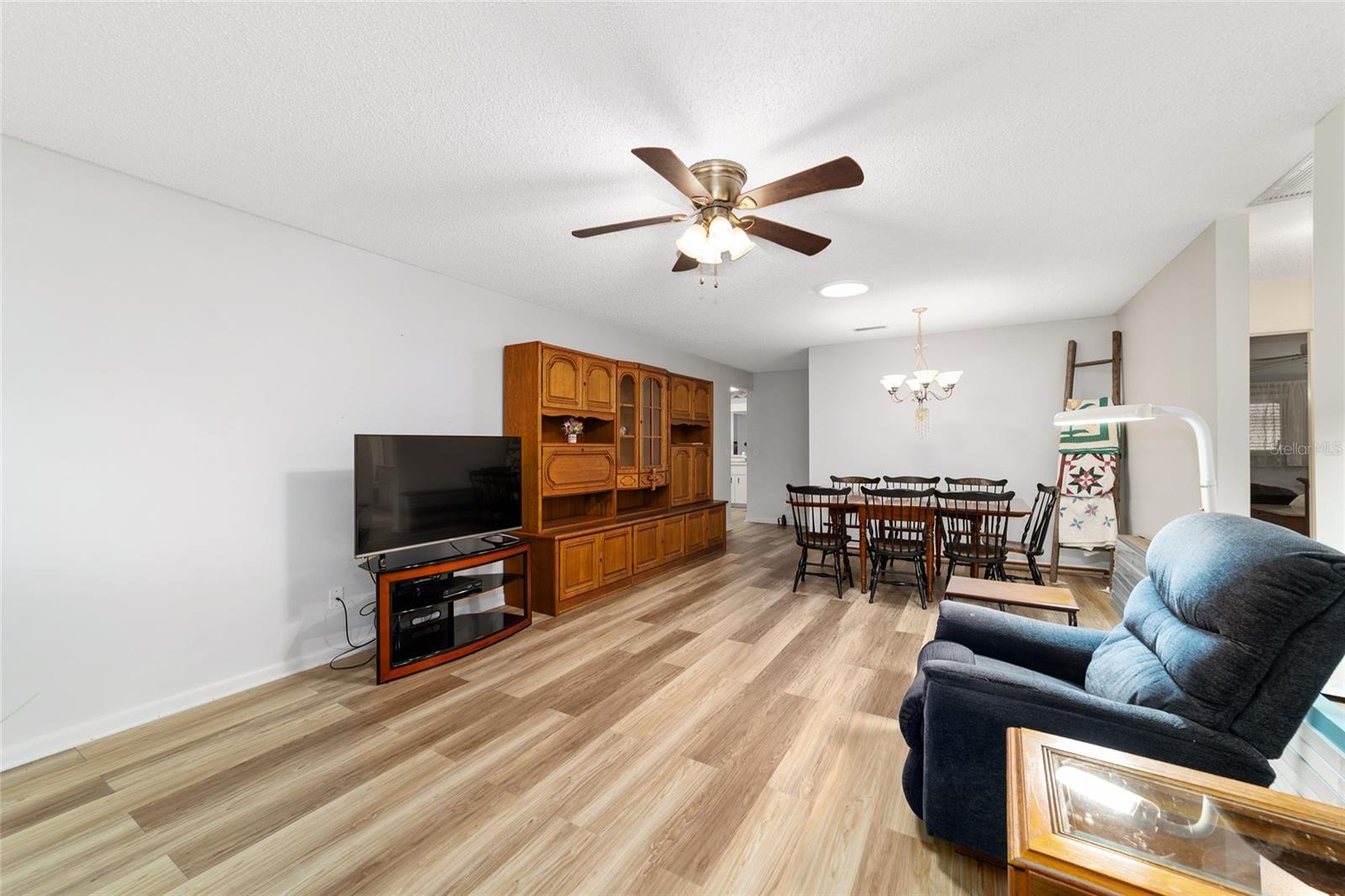 ON TOP OF THE WORLD - Residential