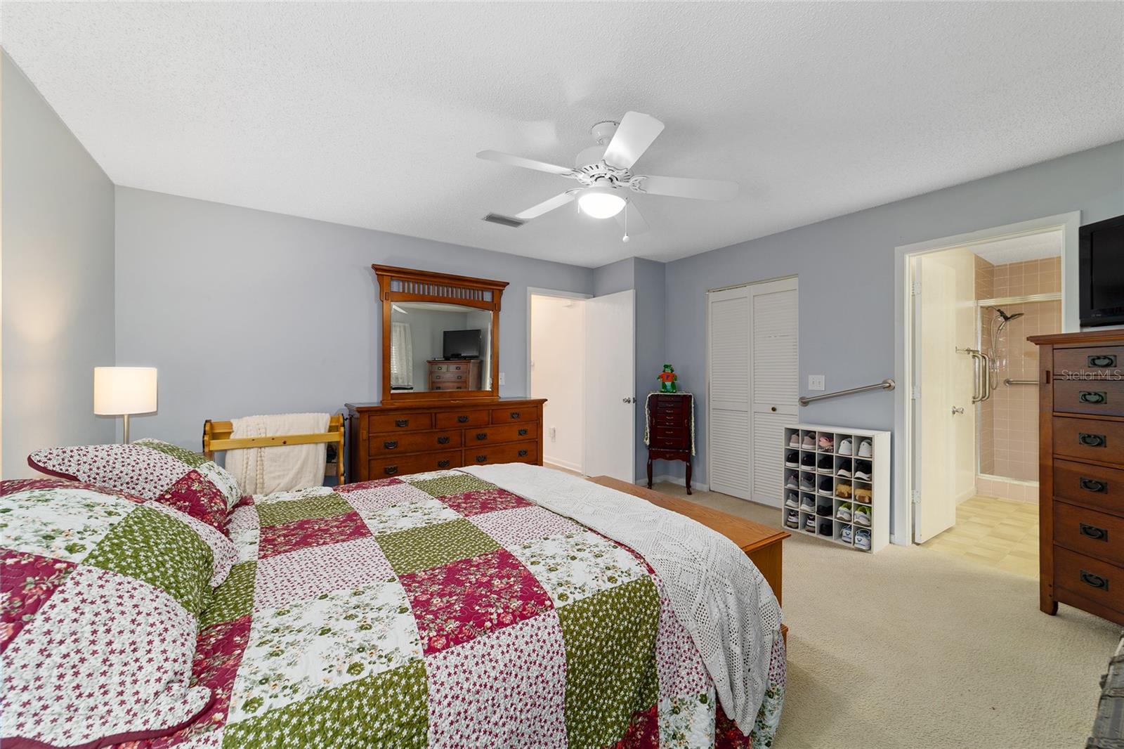 ON TOP OF THE WORLD - Residential