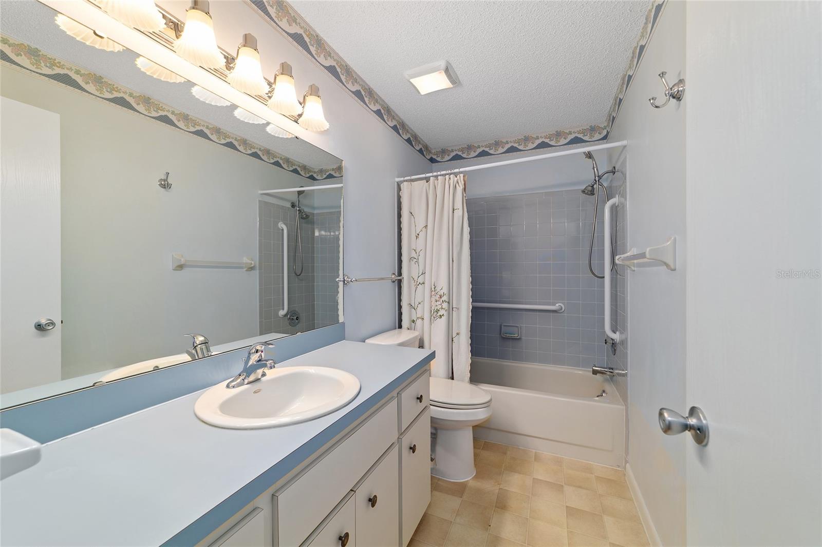 ON TOP OF THE WORLD - Residential