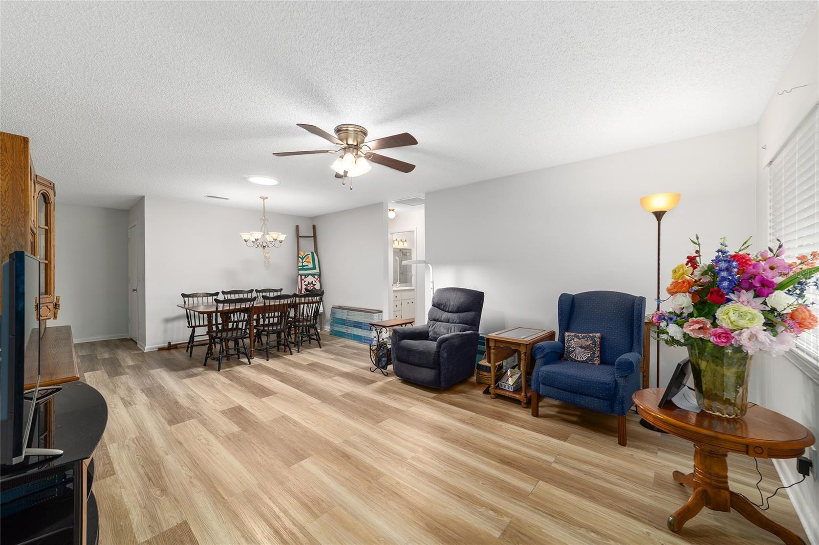 ON TOP OF THE WORLD - Residential