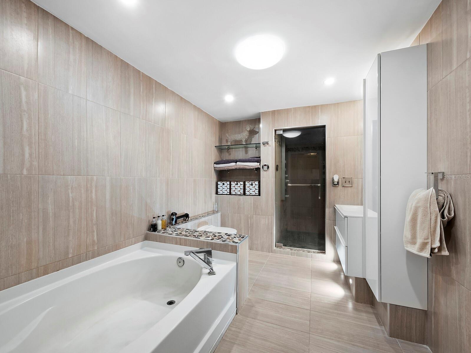 SARASOTA PLANTATIONS - Residential