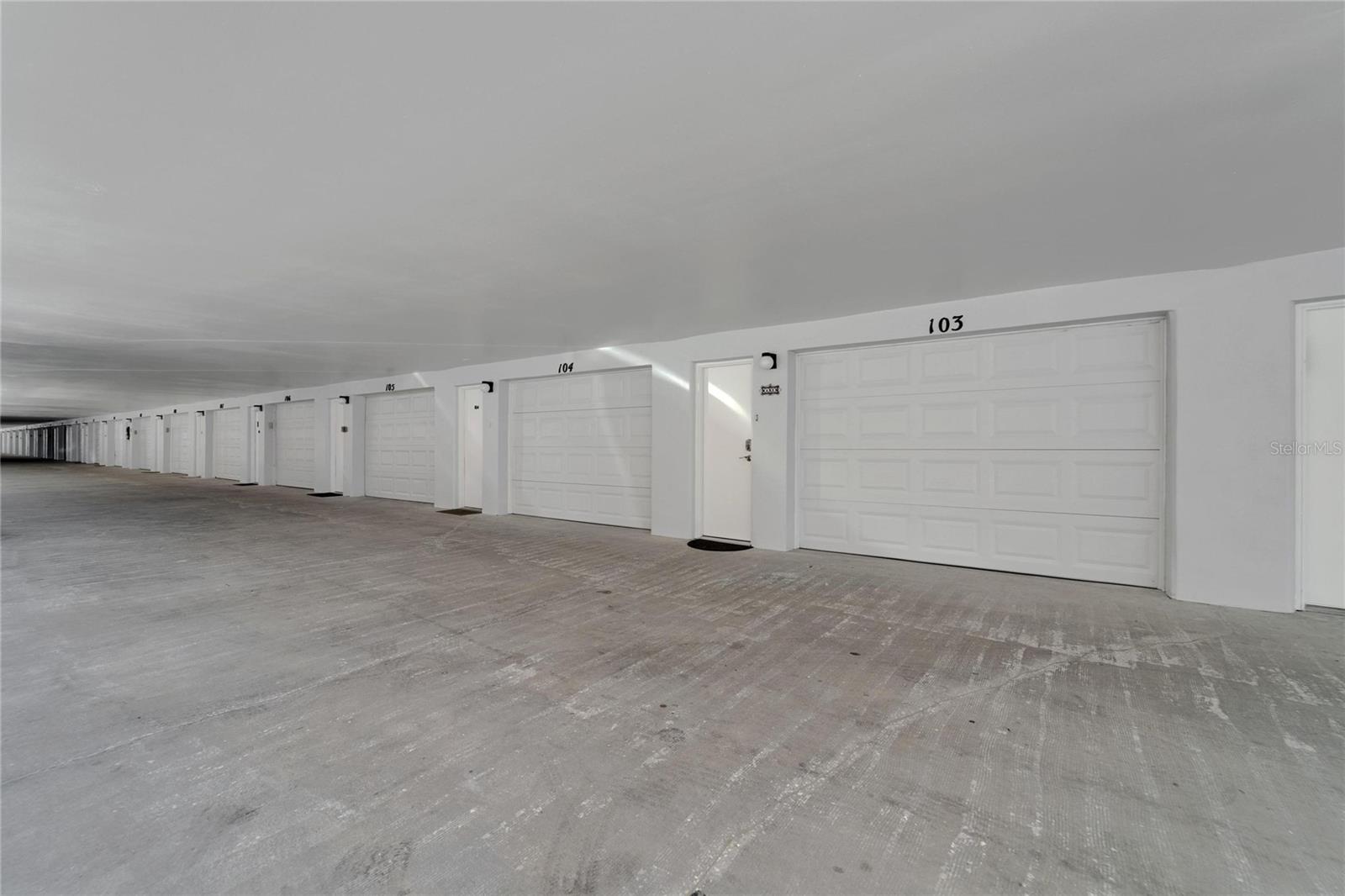 SUNSET REEF - Residential