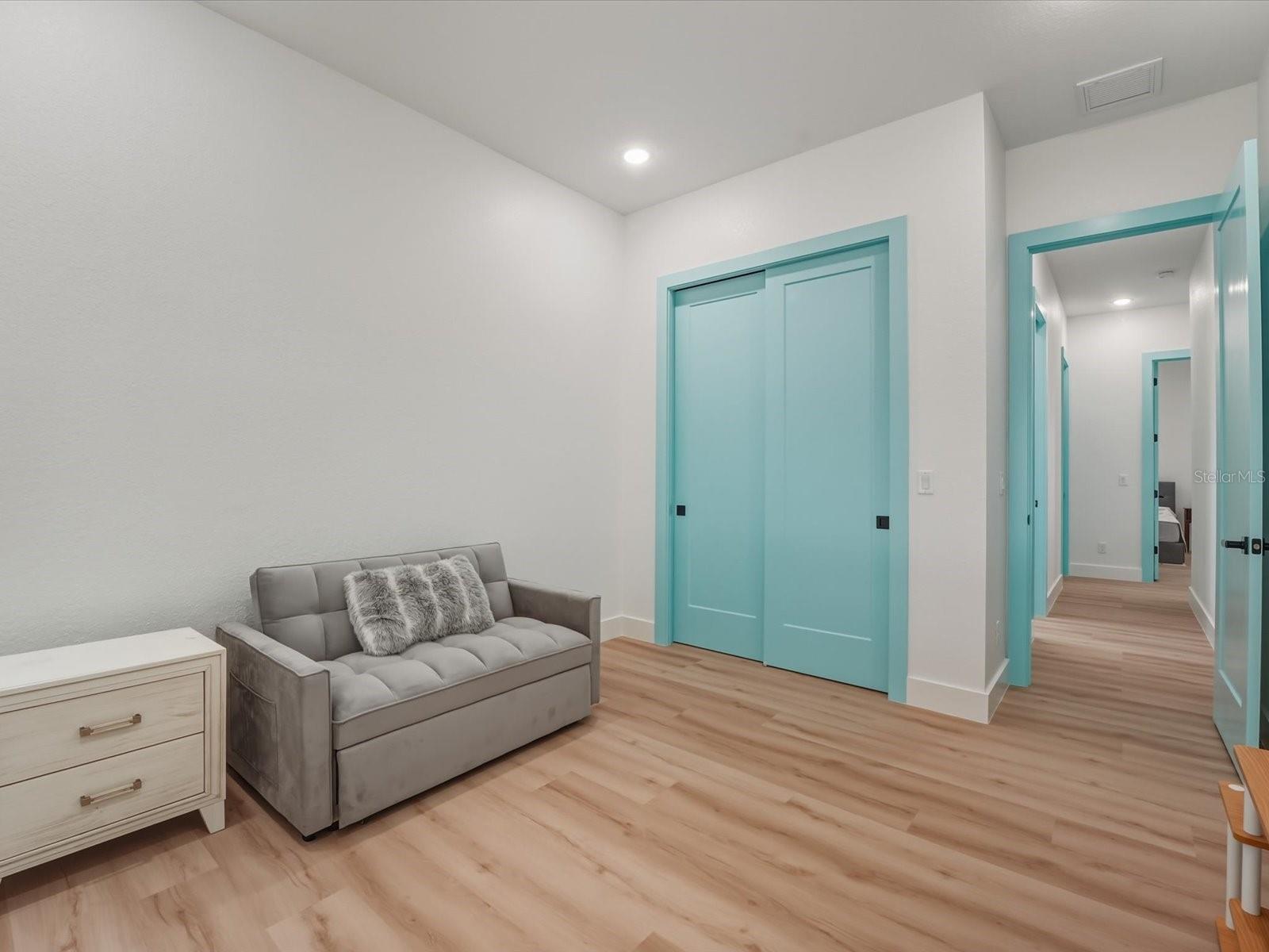 ENGLEWOOD SOUTH - Residential