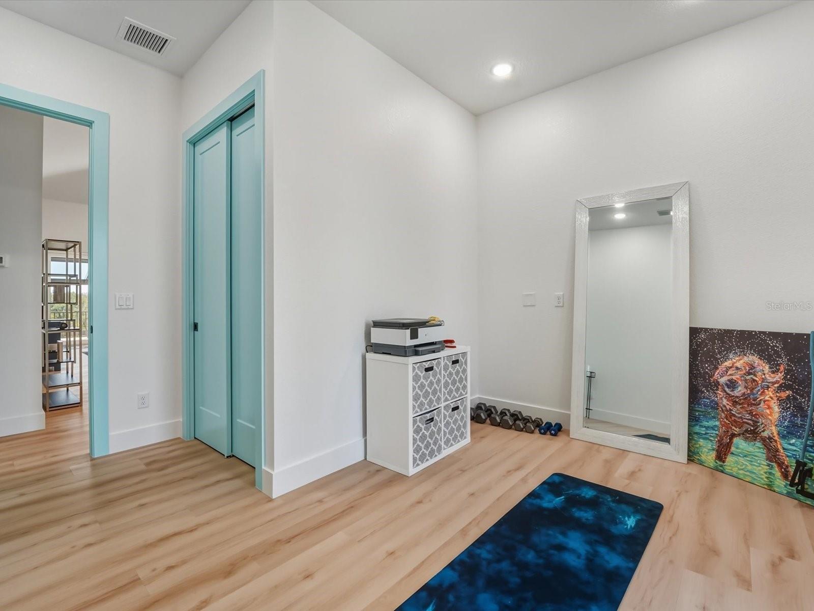 ENGLEWOOD SOUTH - Residential