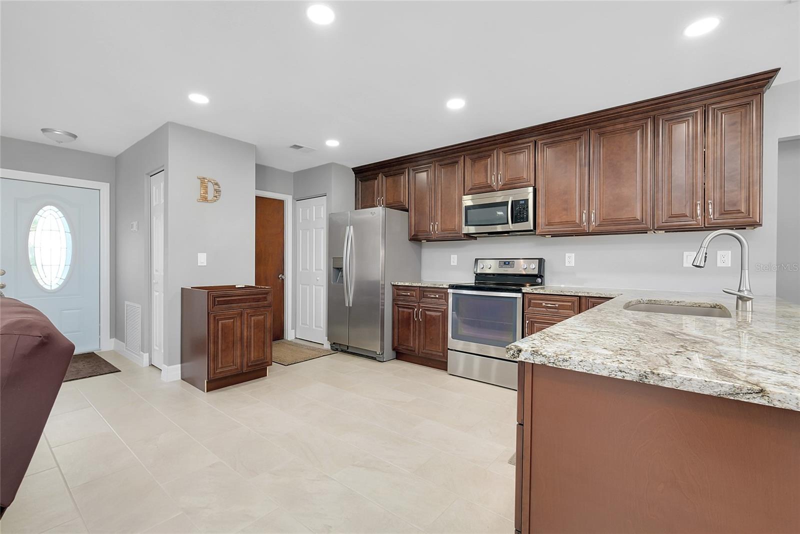 LAKE SARASOTA - Residential