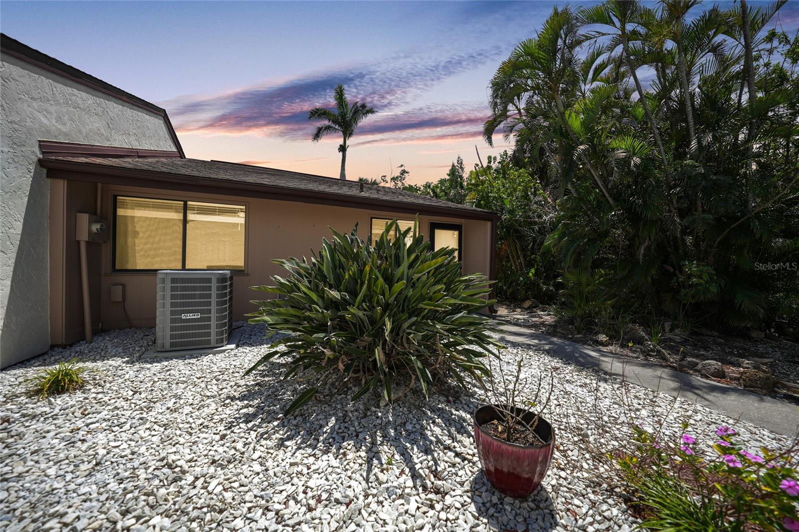 WHISPERING PINES CLUB - Residential