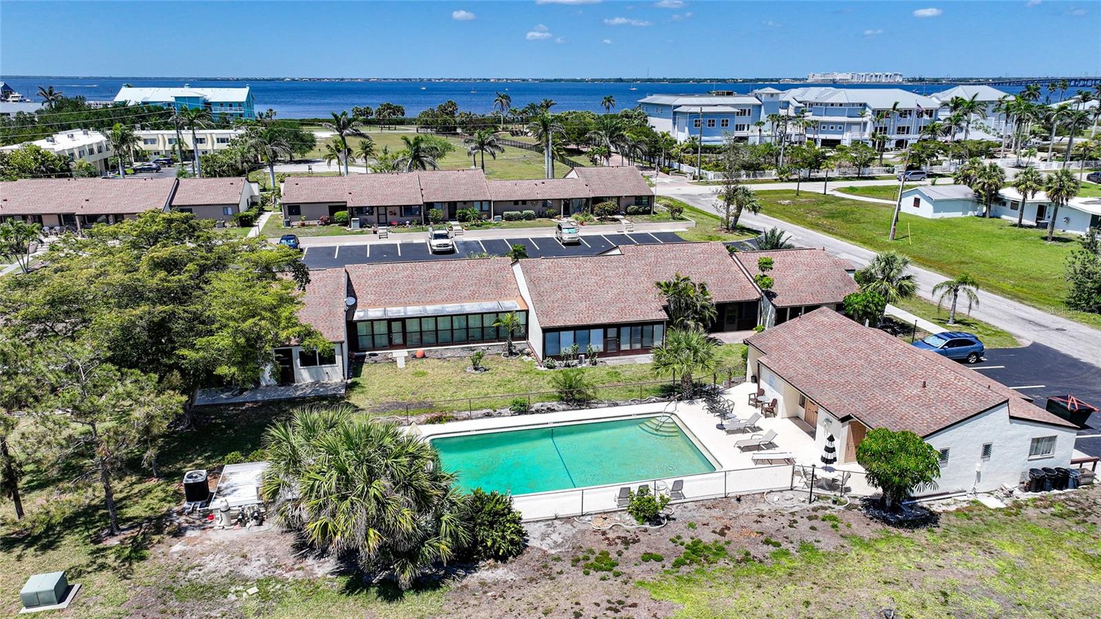 WHISPERING PINES CLUB - Residential