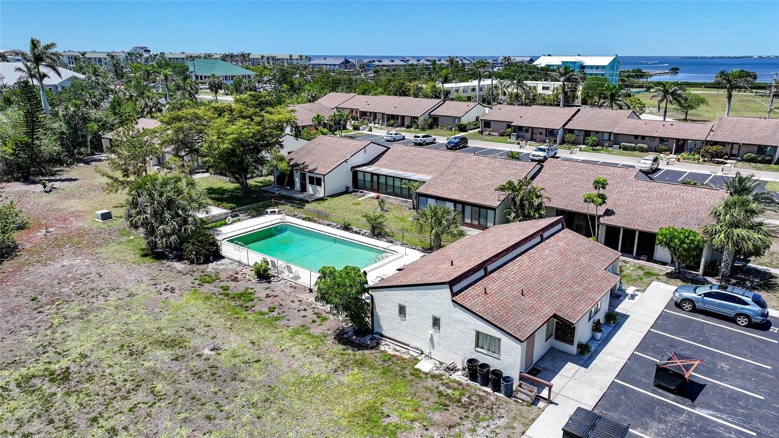 WHISPERING PINES CLUB - Residential