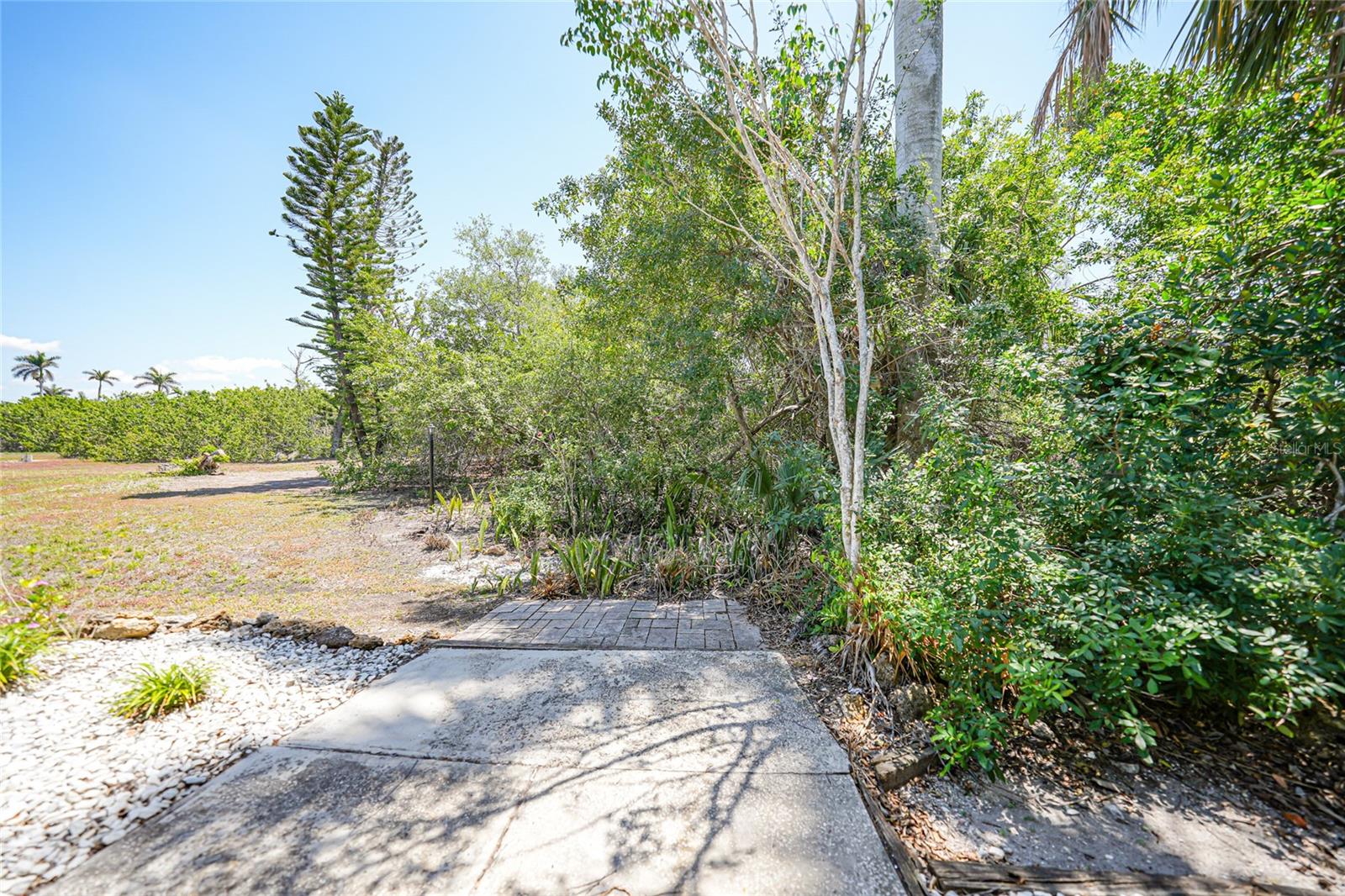 WHISPERING PINES CLUB - Residential