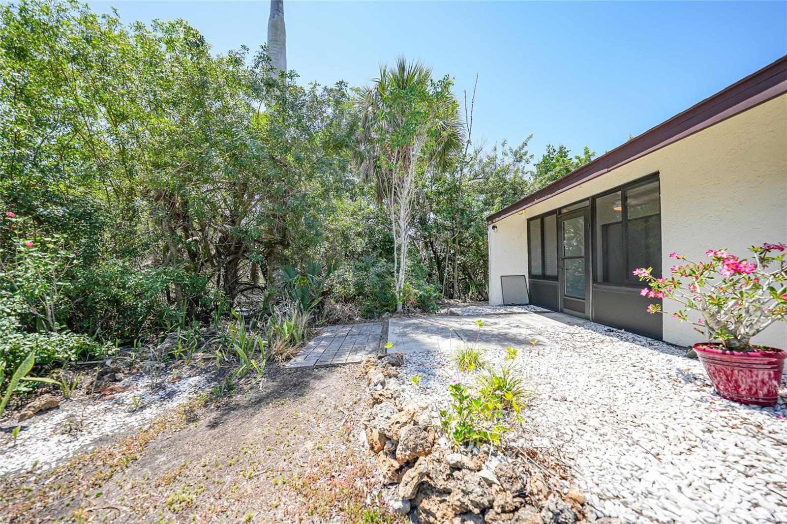 WHISPERING PINES CLUB - Residential