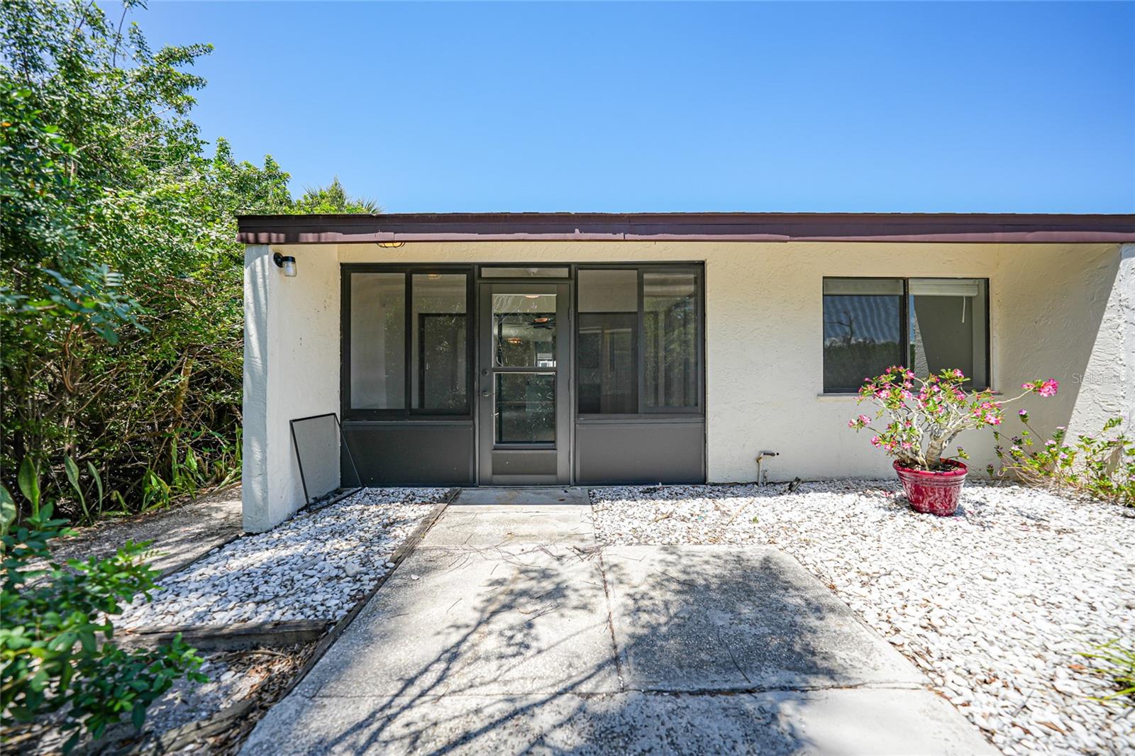 WHISPERING PINES CLUB - Residential