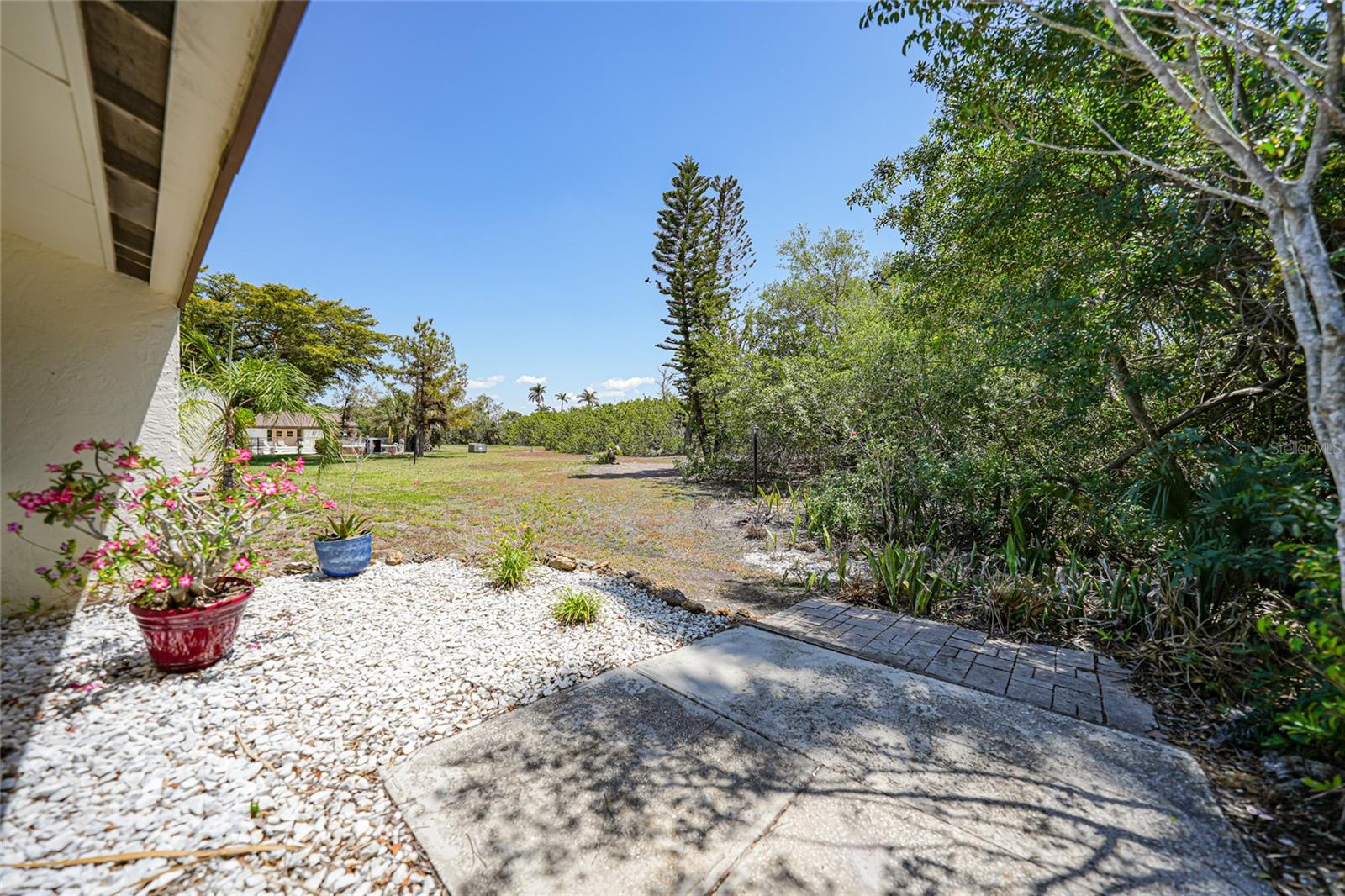 WHISPERING PINES CLUB - Residential