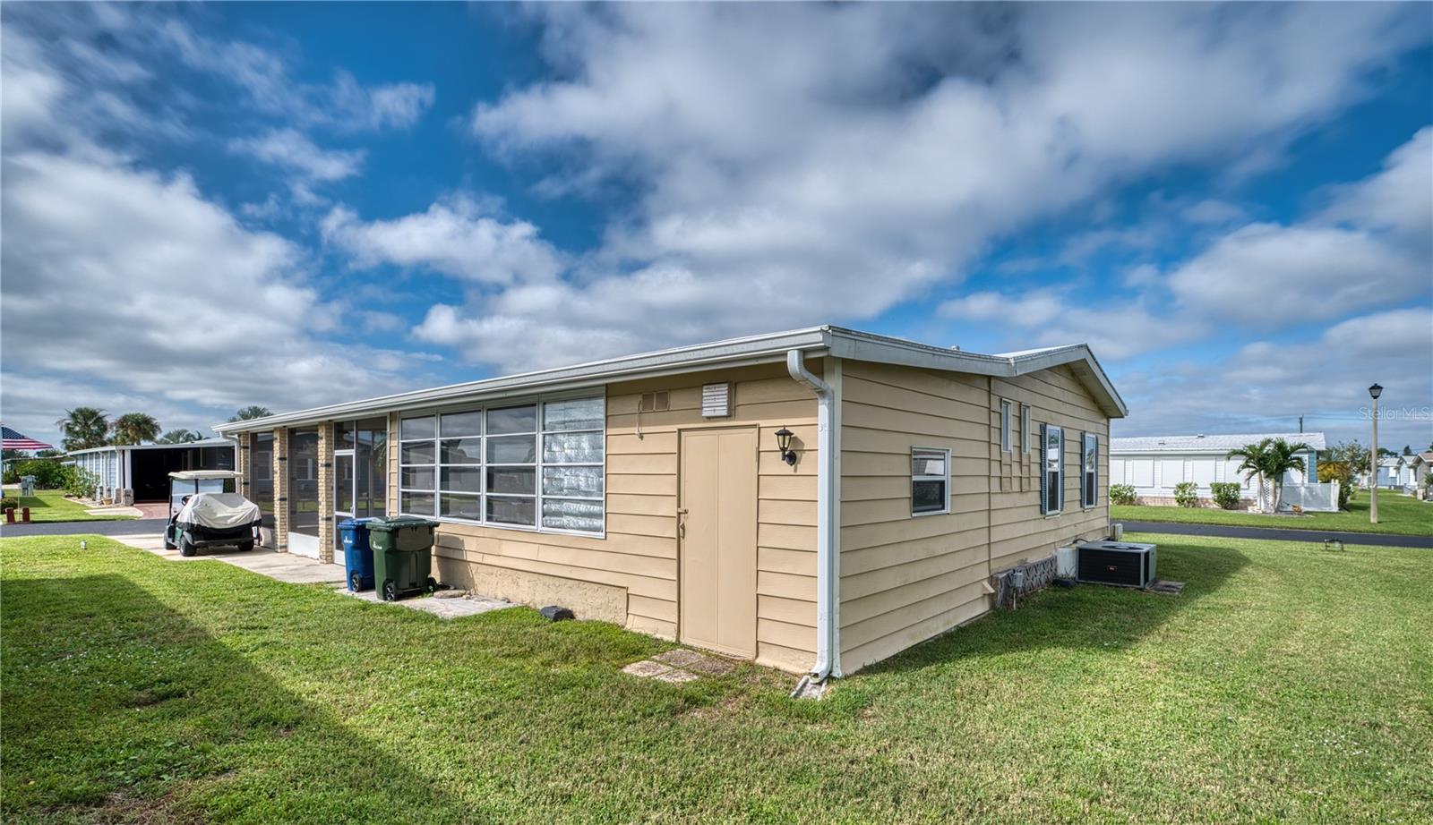273 CAPTAINS COURT