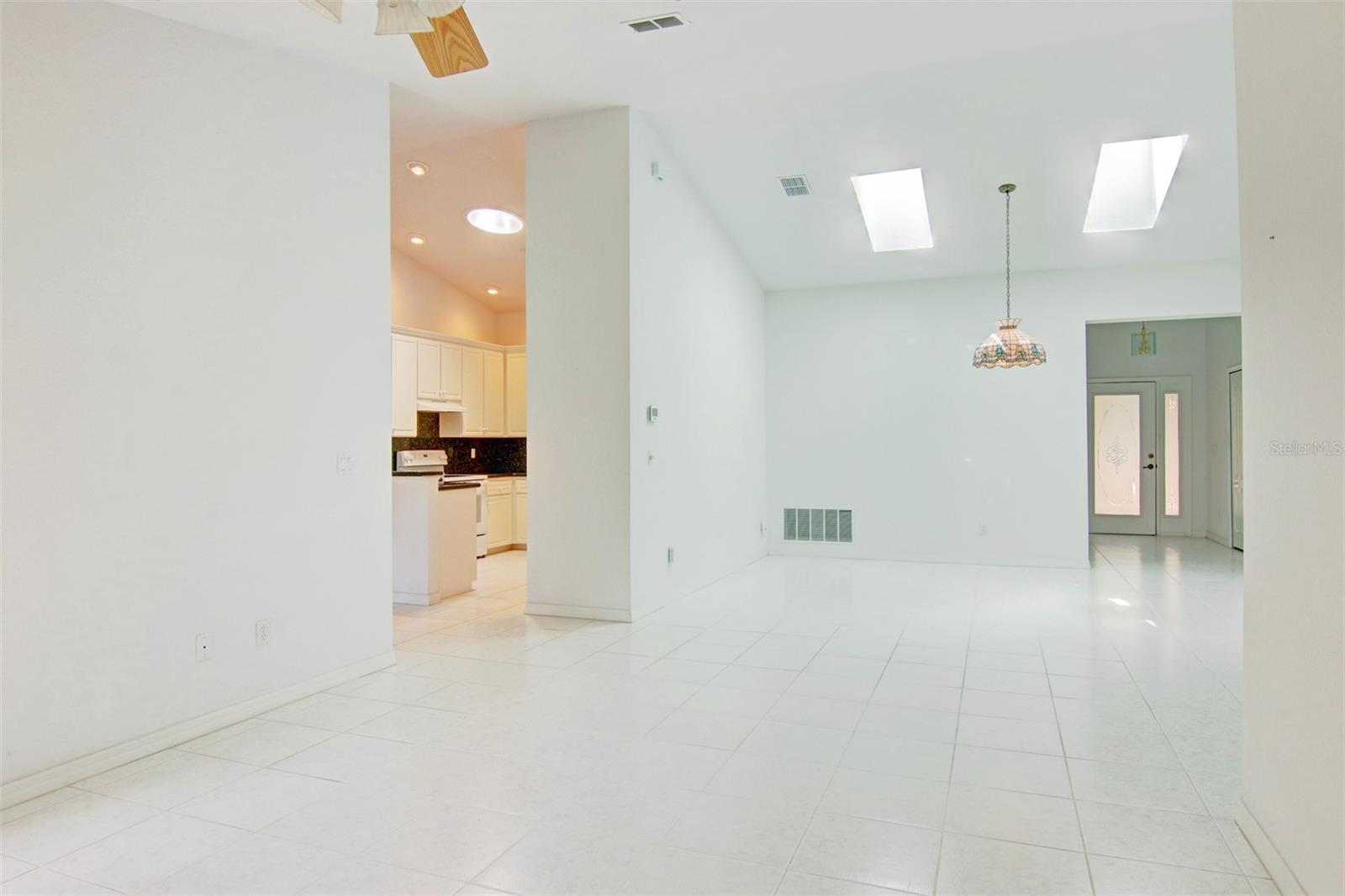 SPRUCE CREEK FLY IN - Residential