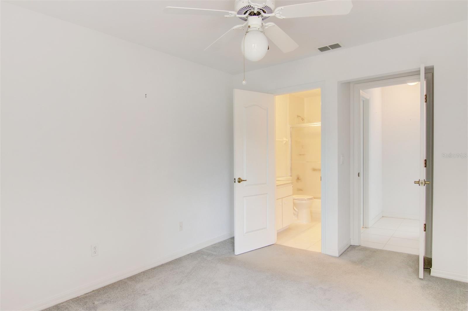 SPRUCE CREEK FLY IN - Residential