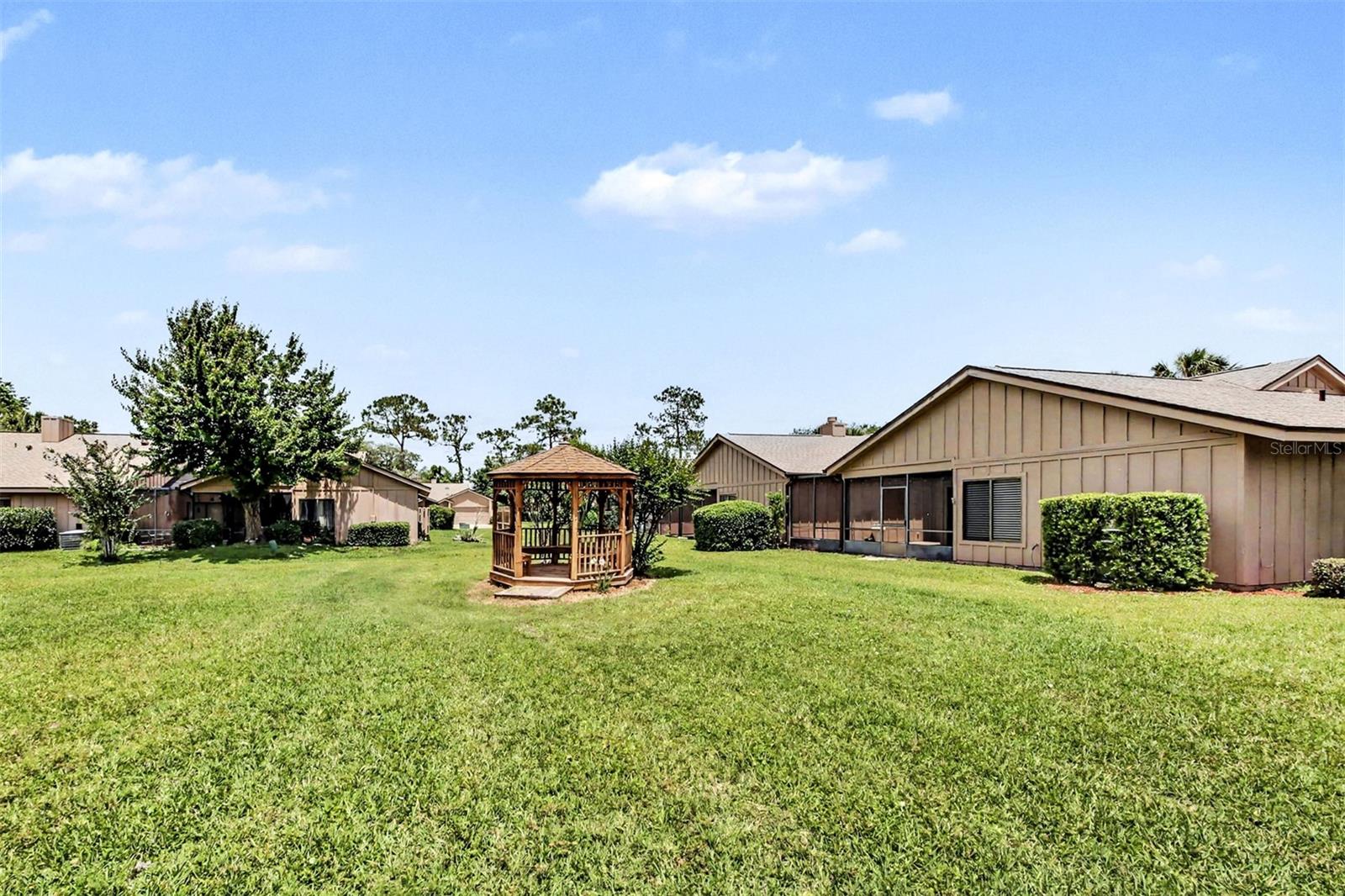 SPRUCE CREEK FLY IN - Residential