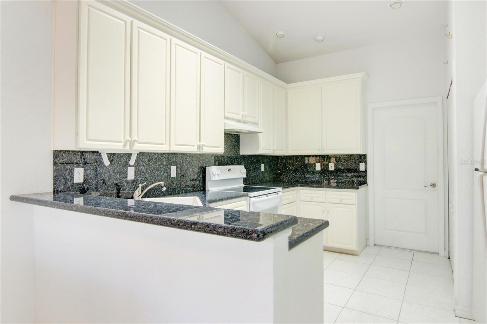 SPRUCE CREEK FLY IN - Residential