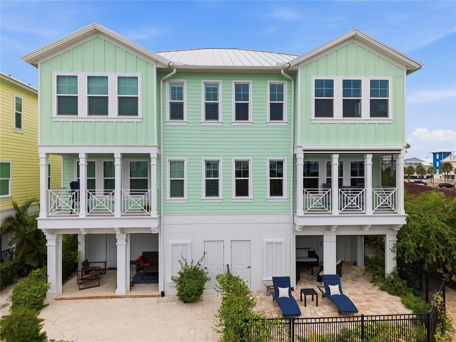 602 SEA COURT