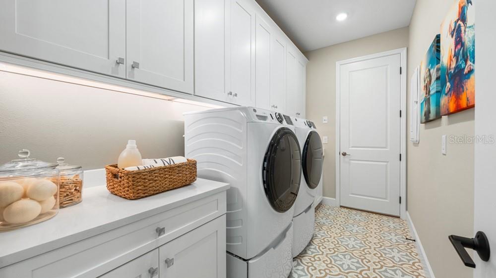 VICTORIA LAKES - Residential