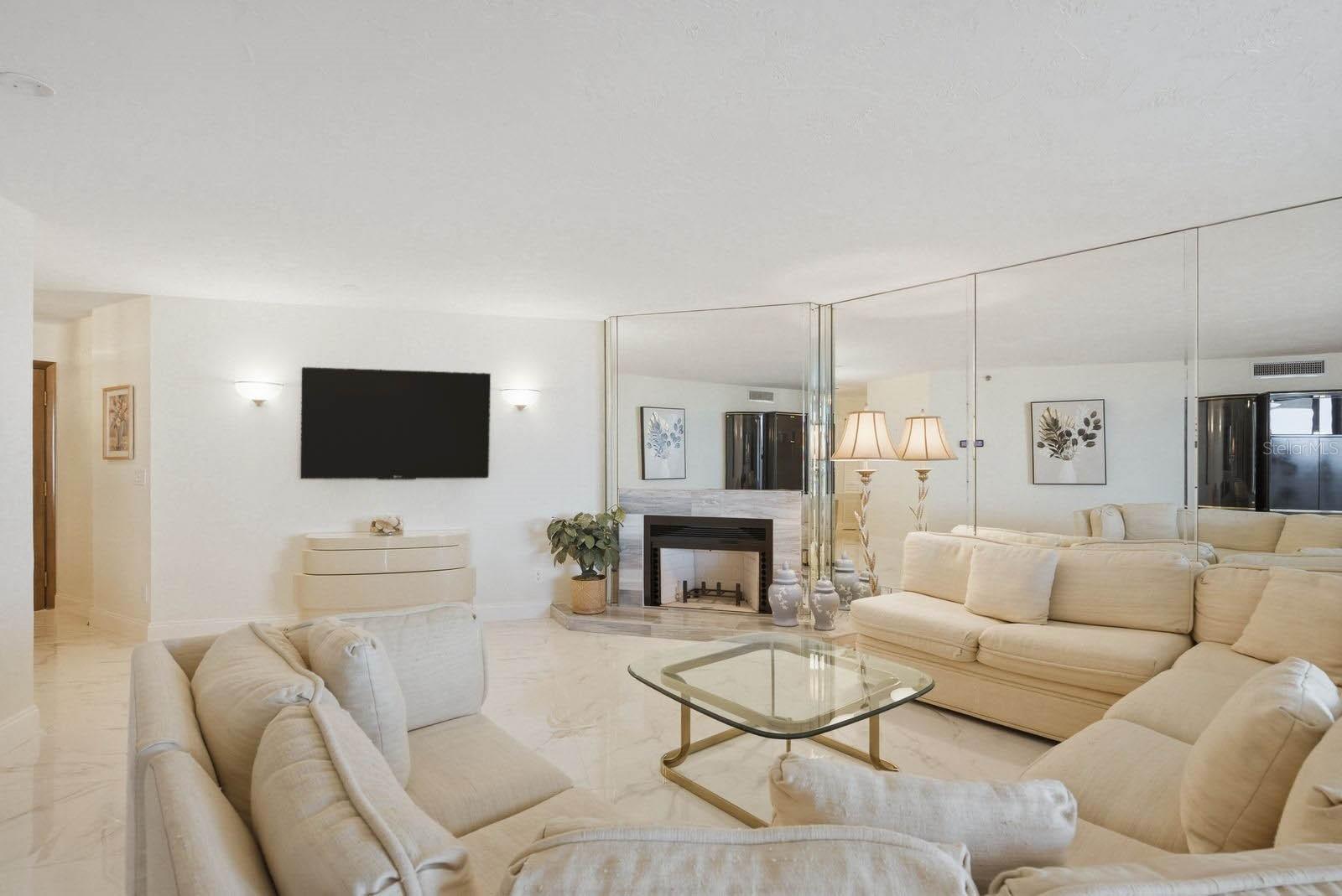 1600 GULF BOULEVARD 817