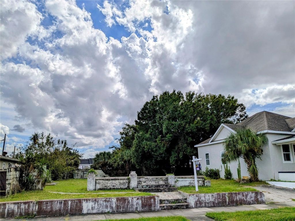 Photo of 2114 W Beach Street, Tampa, FL 33607 (MLS # TB8434007)