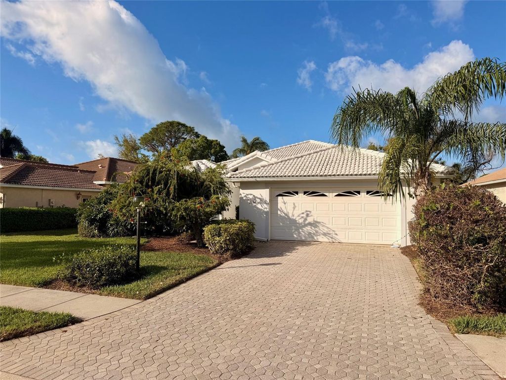 Photo of 7402 Fairlinks Court, Sarasota, FL 34243 (MLS # A4686229)
