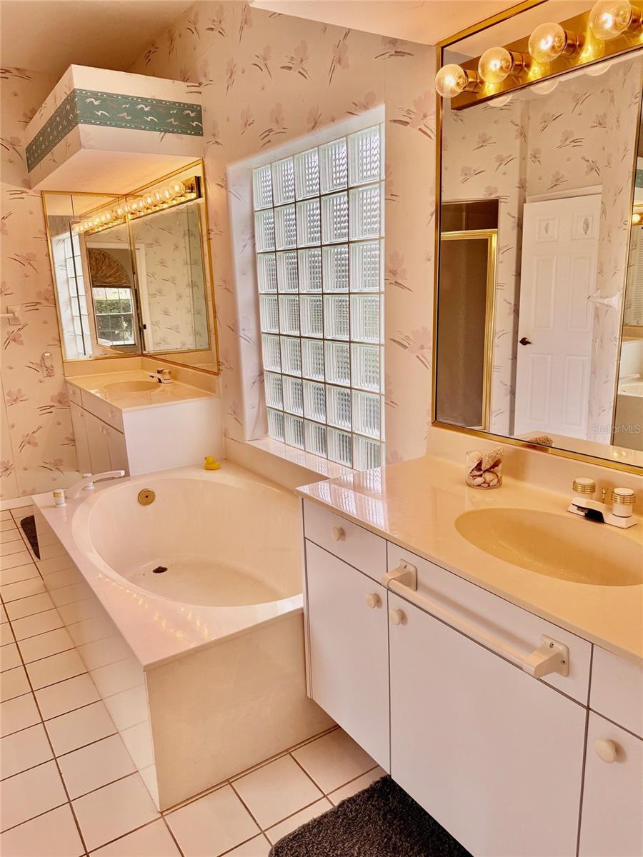 FAIRWAY LAKES AT PALM AIRE - Residential