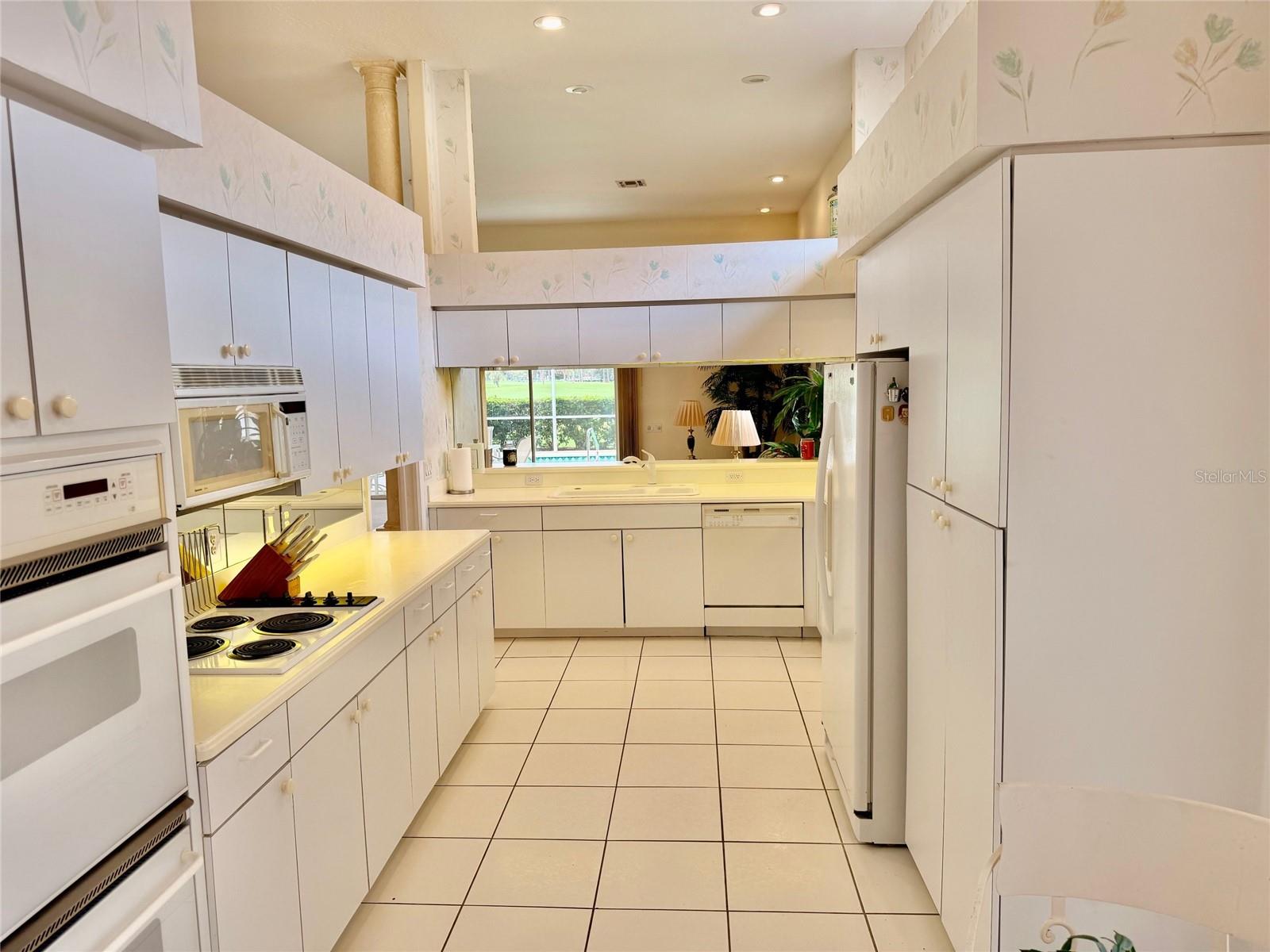 FAIRWAY LAKES AT PALM AIRE - Residential