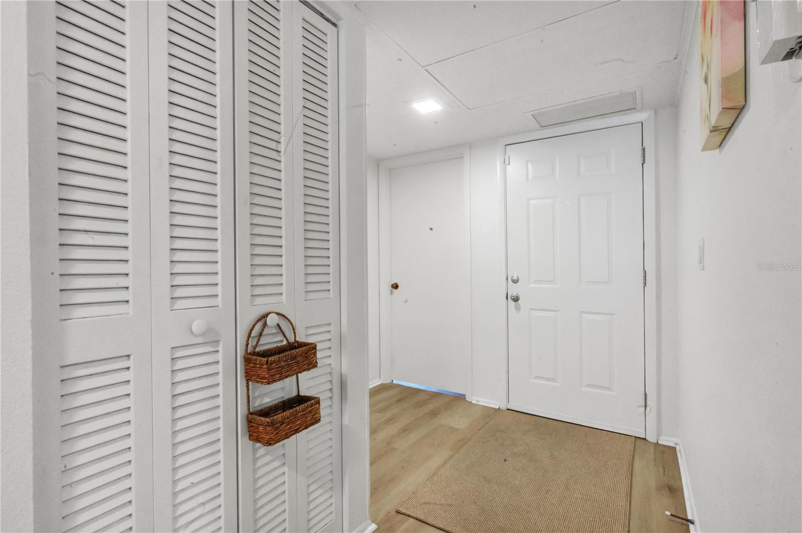 597 LAKESIDE DRIVE 205, BRADENTON, FL, 34210 4 597 LAKESIDE DRIVE 205