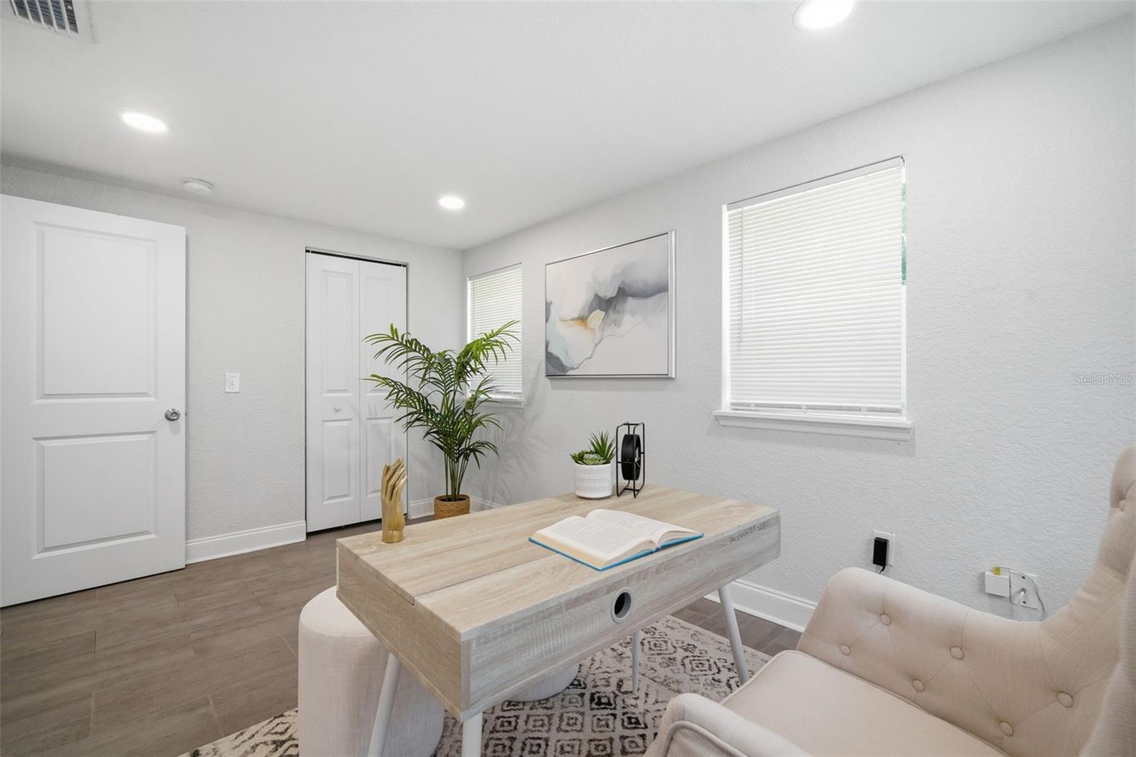 HYDE PARK - Residential