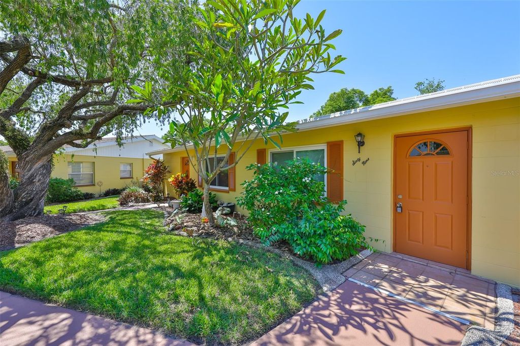 Photo of 401 Dorchester Pl #69, Sun City Center, FL 33573 (MLS # TB8430595)