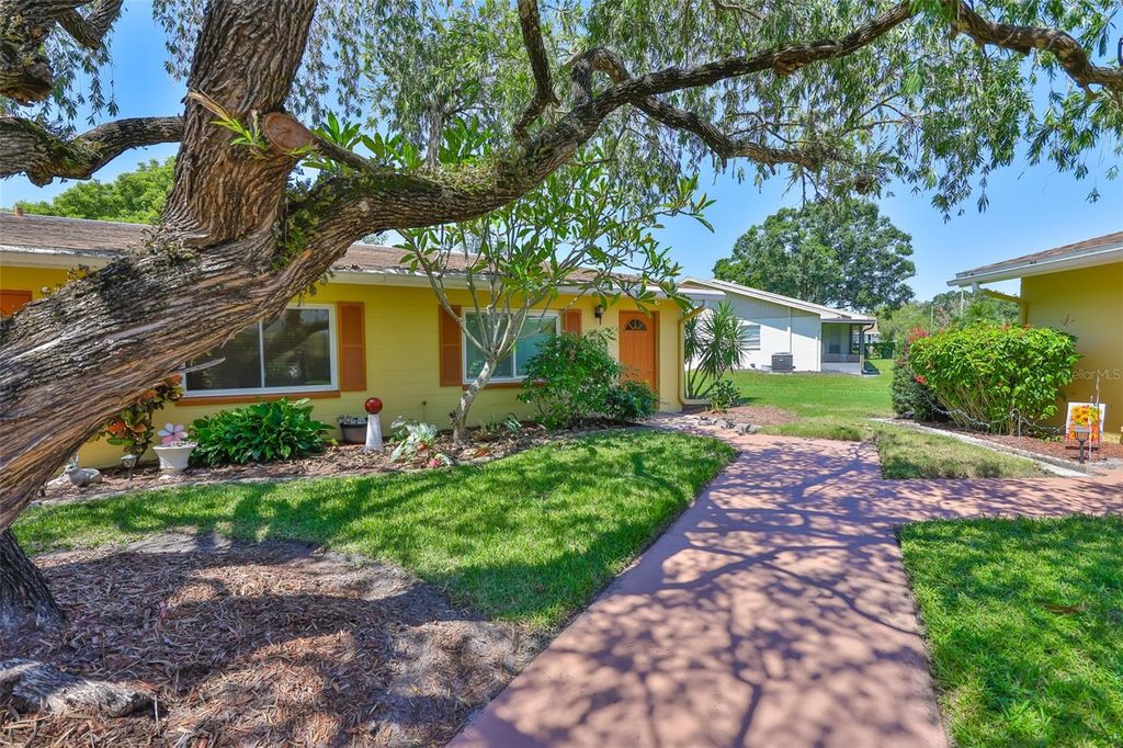 Photo of 401 Dorchester Pl #69, Sun City Center, FL 33573 (MLS # TB8430595)
