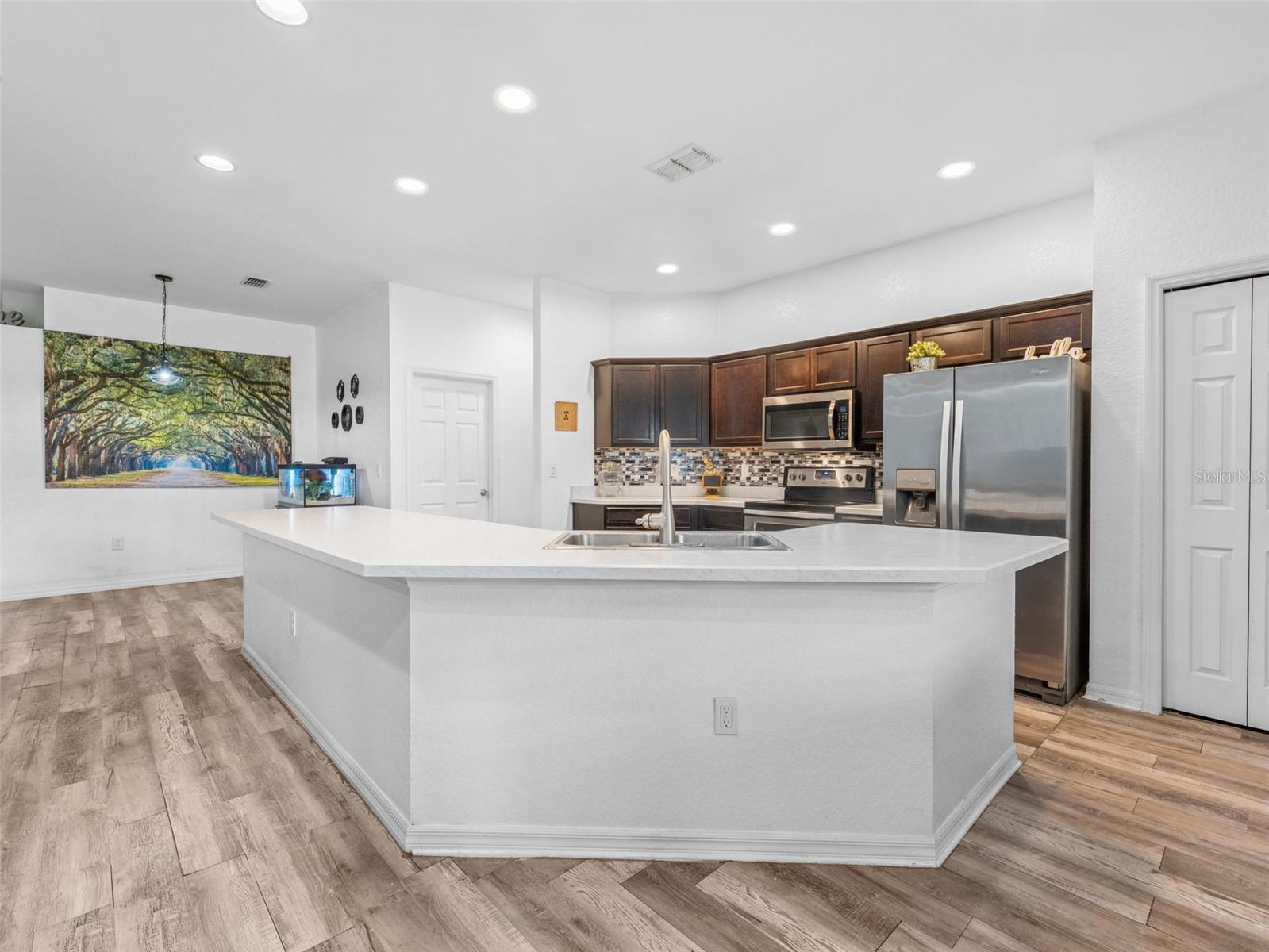 LAKE MCLEOD POINTE PH 02 - Residential