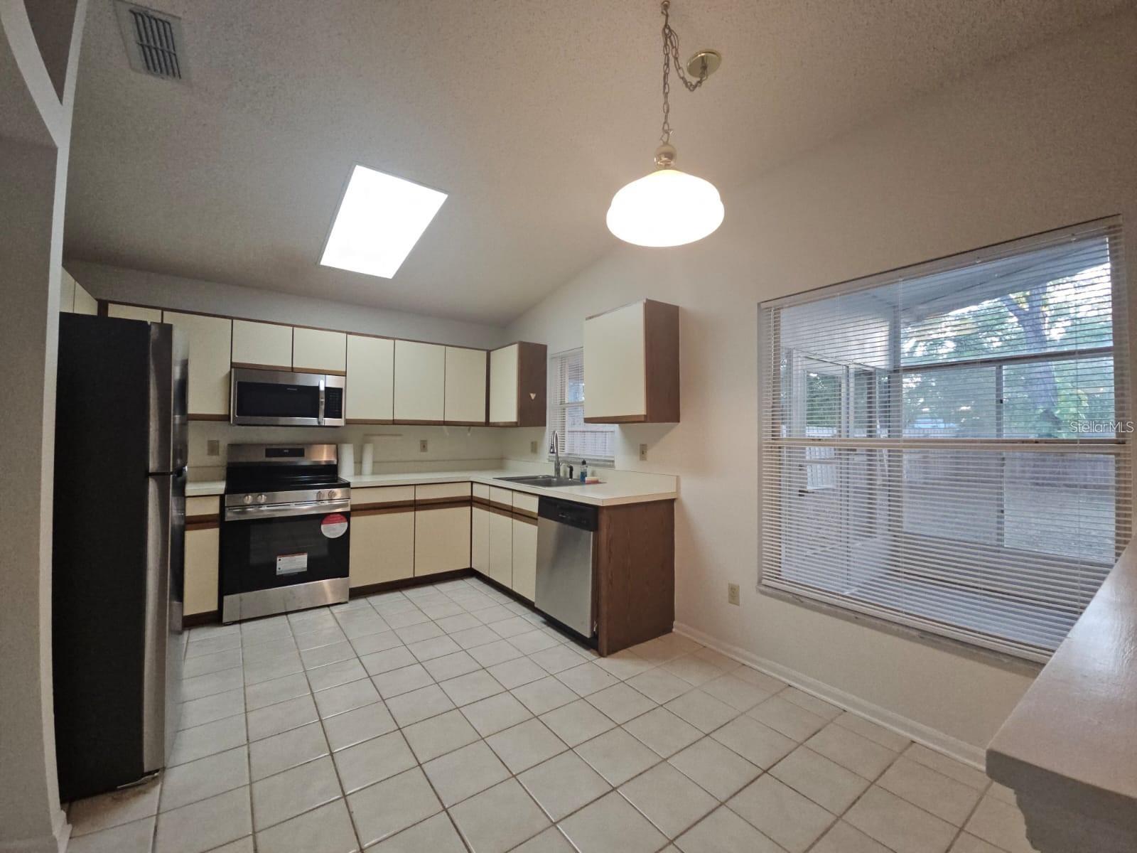 BRADFORD COVE PH 02 - Residential Lease