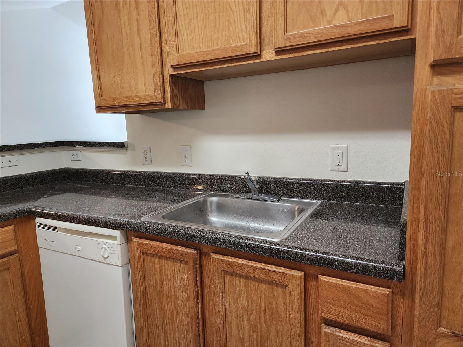 THE PALMS OF CORTEZ OR 2038 PG 5178 - Residential Lease