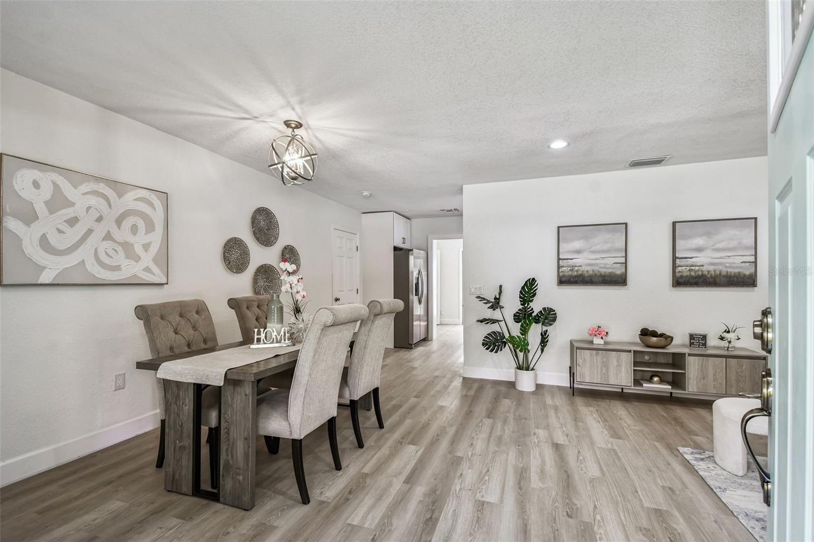 4726 W KNIGHTS AVENUE