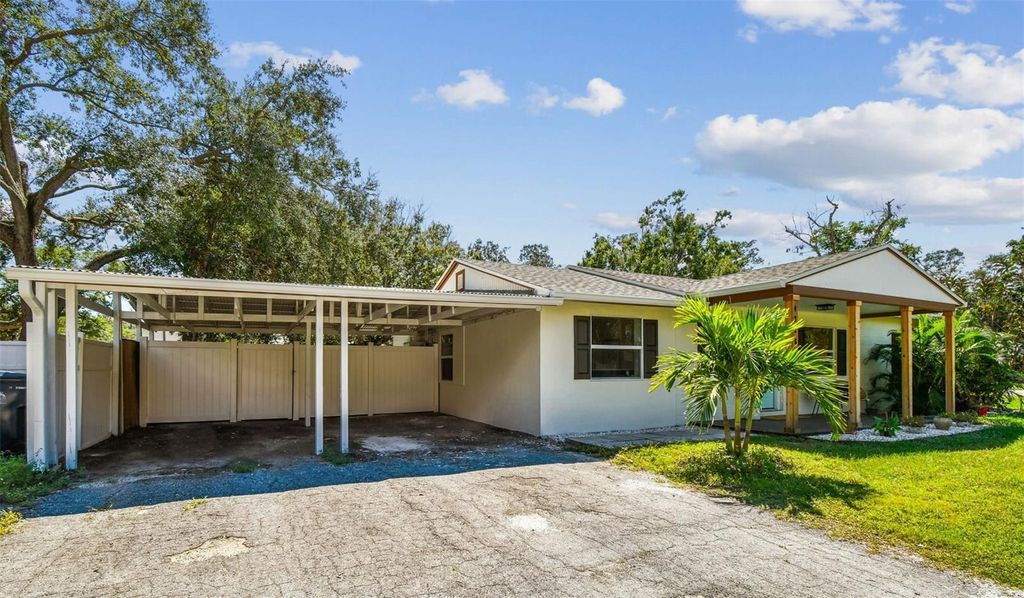 Photo of 4726 W Knights Avenue, Tampa, FL 33611 (MLS # TB8426900)