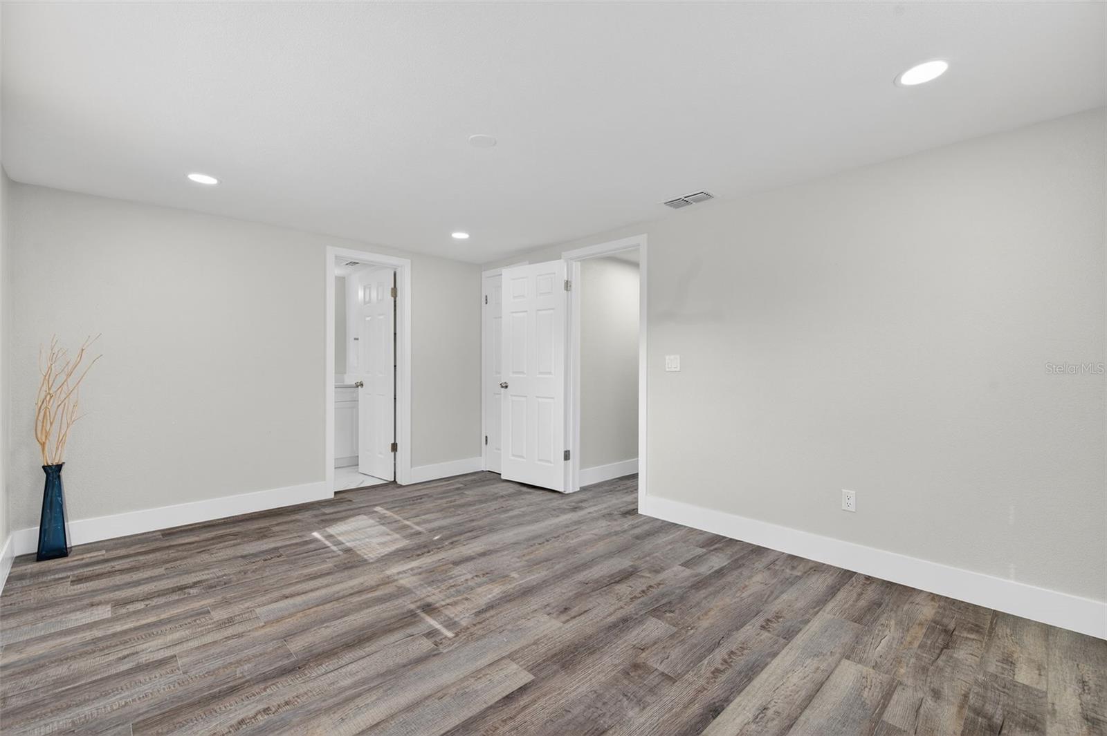 HOLIDAY GARDEN ESTATES - Residential