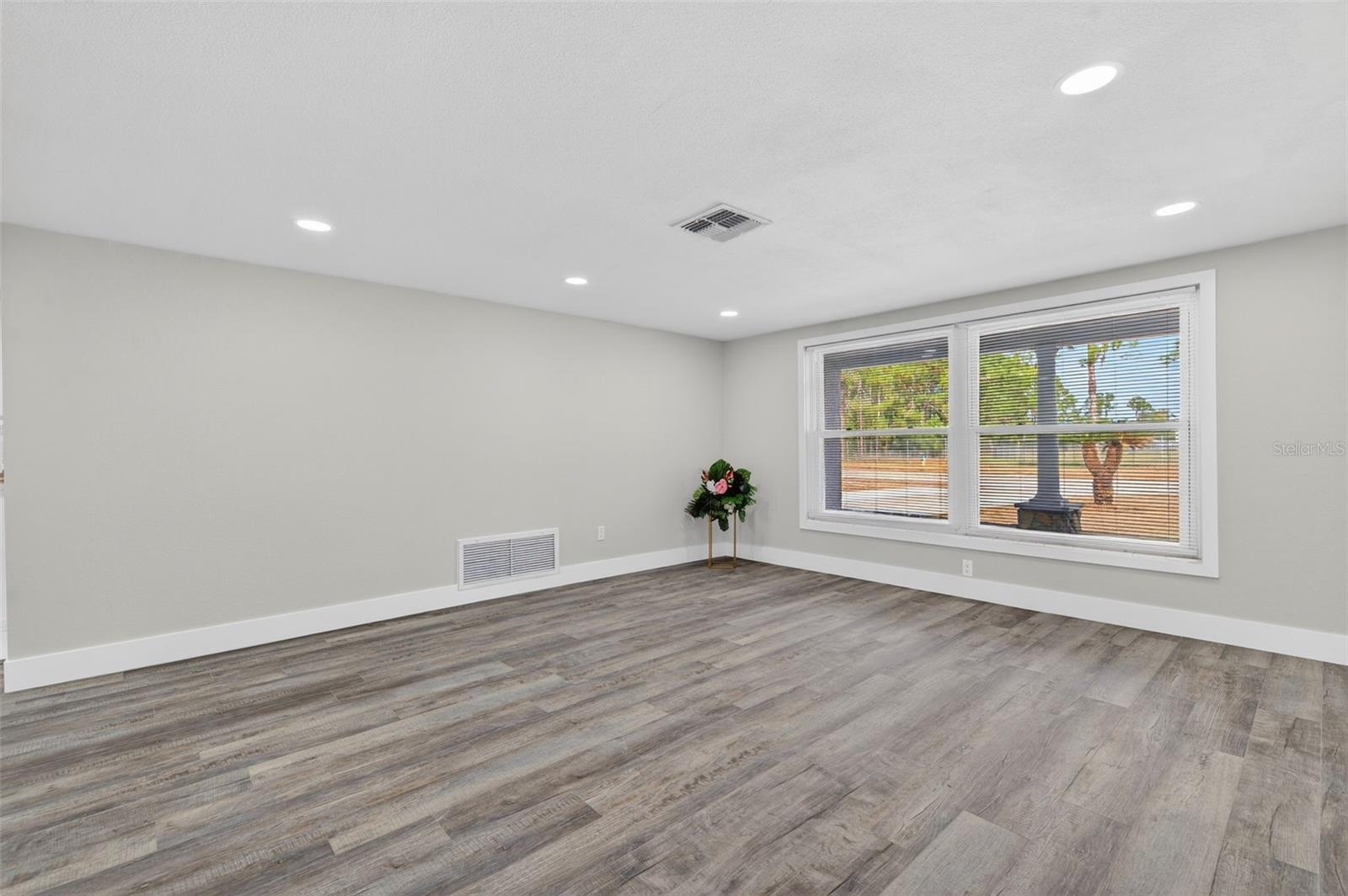 HOLIDAY GARDEN ESTATES - Residential