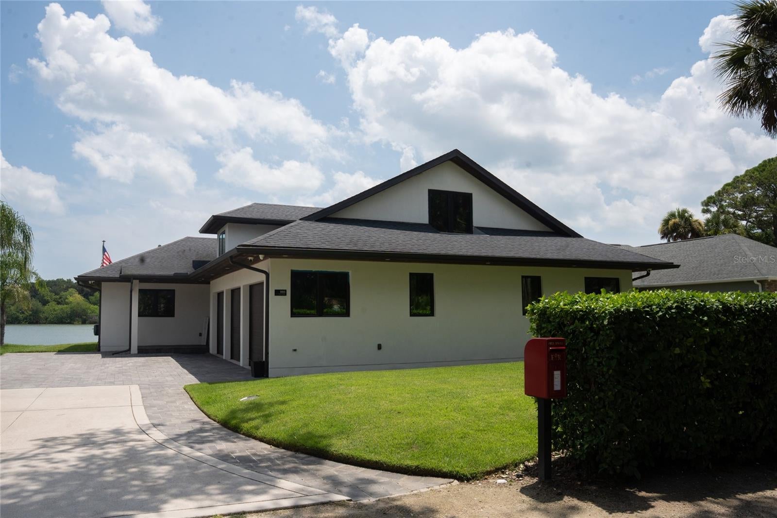 995 STACY LANE