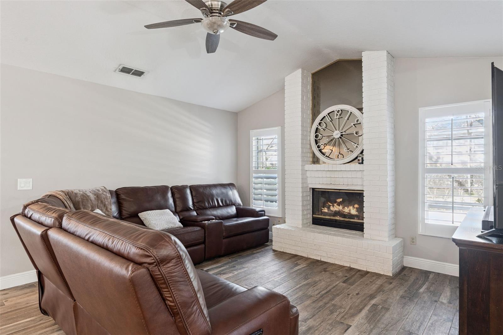 BENTLEY WOODS - Residential