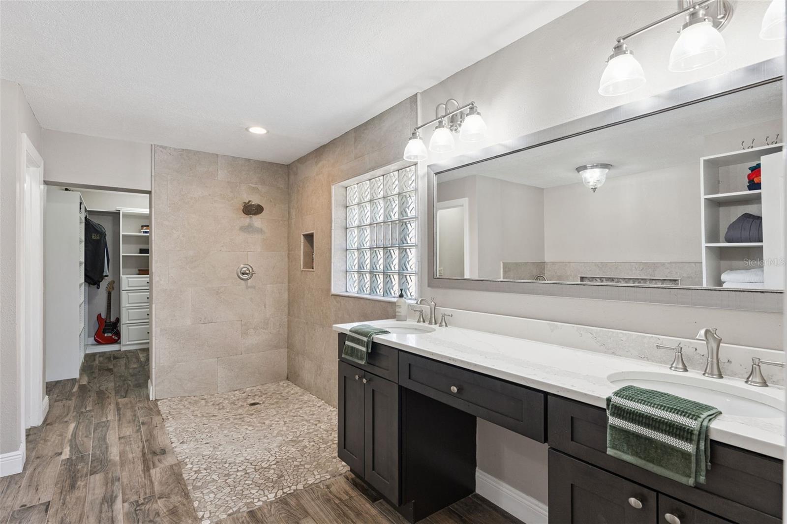 BENTLEY WOODS - Residential